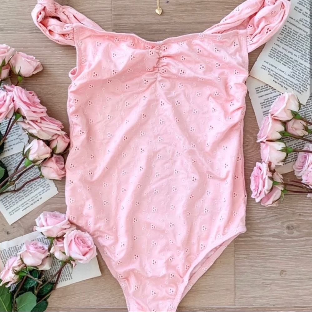 NWT Romeo & Juliet swim one piece 🌸